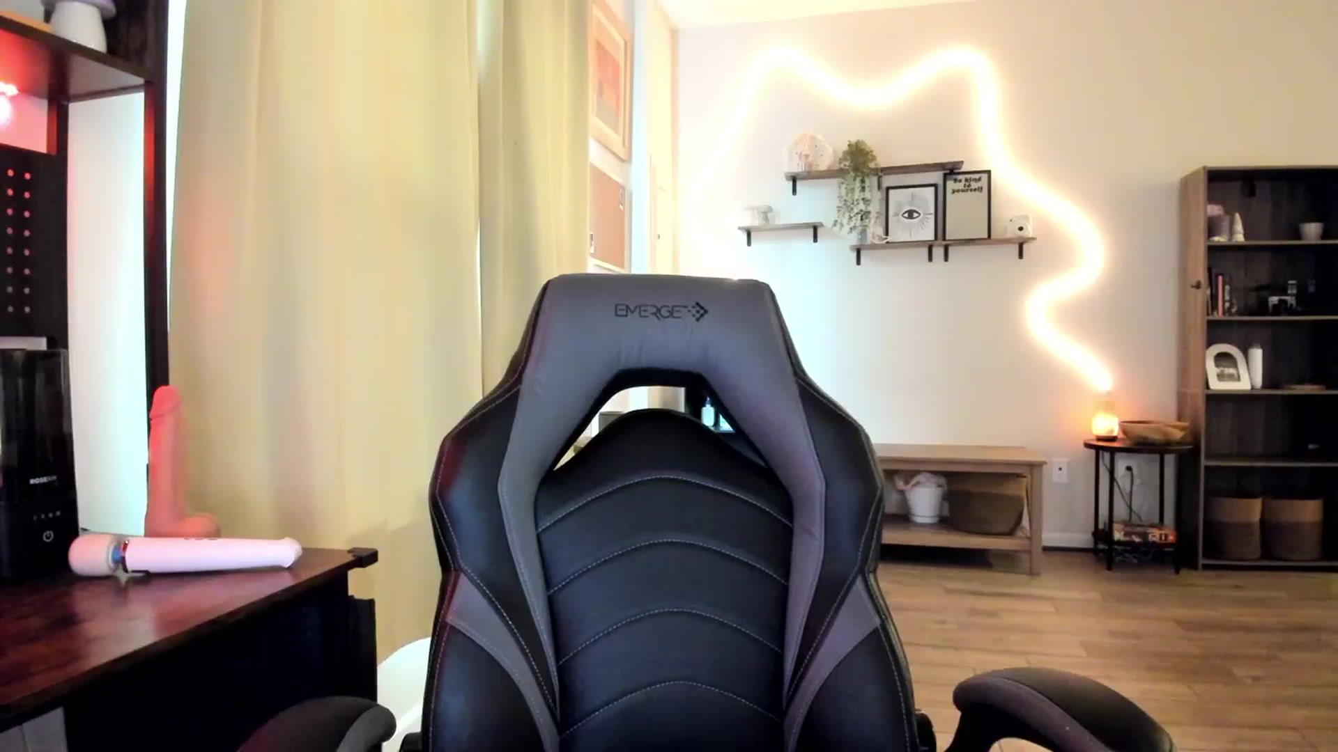 Gallery image thumbnail from killerloryy's myfreecams stream on, 03/06/2024, 20:29 image 18 of 20