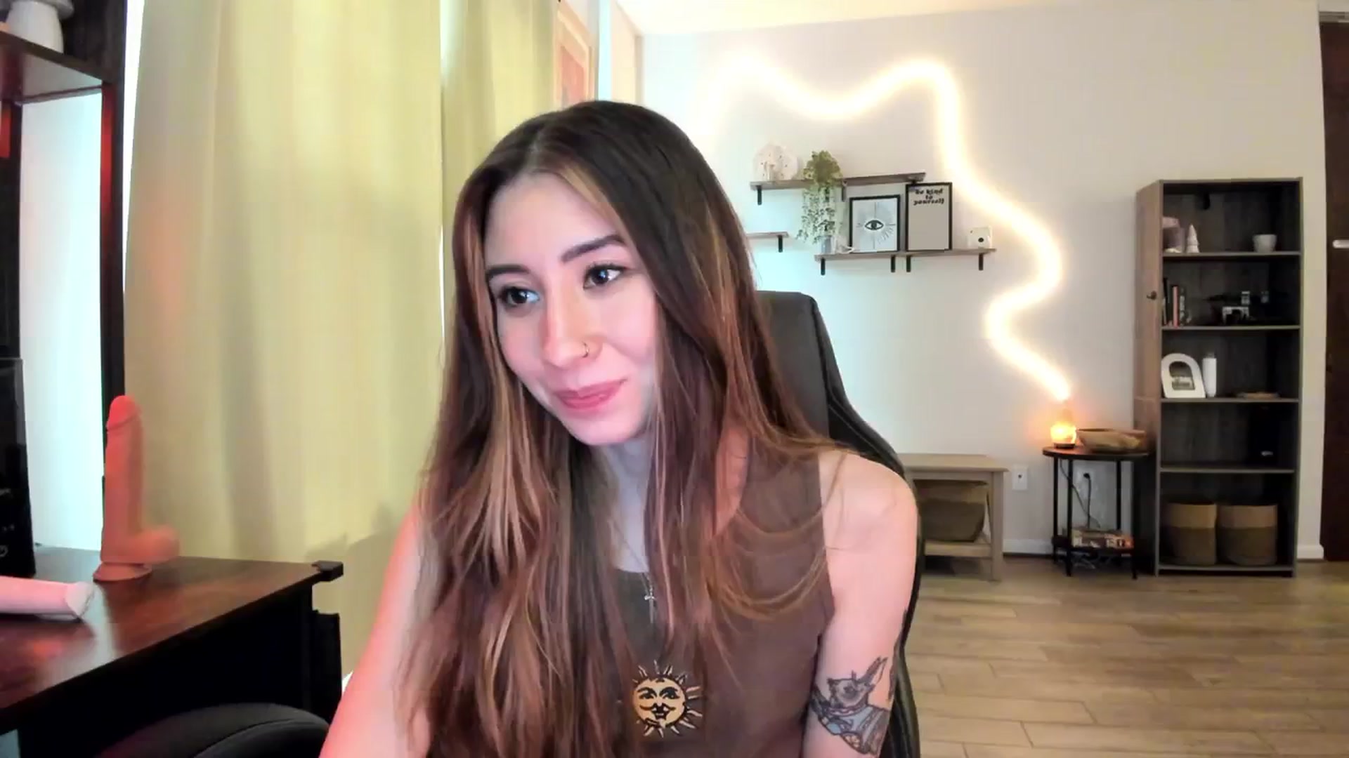Gallery image thumbnail from killerloryy's myfreecams stream on, 03/06/2024, 20:29 image 8 of 20