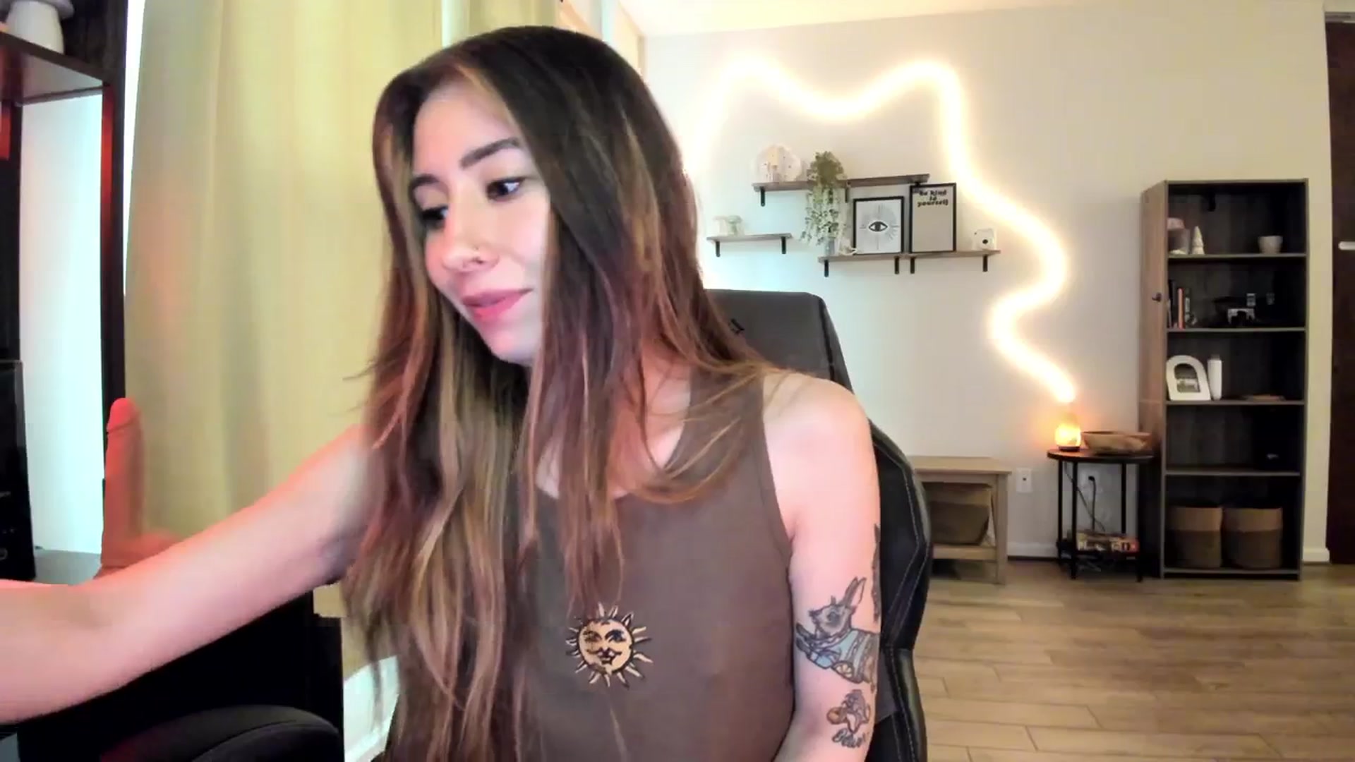 Gallery image thumbnail from killerloryy's myfreecams stream on, 03/06/2024, 20:29 image 6 of 20