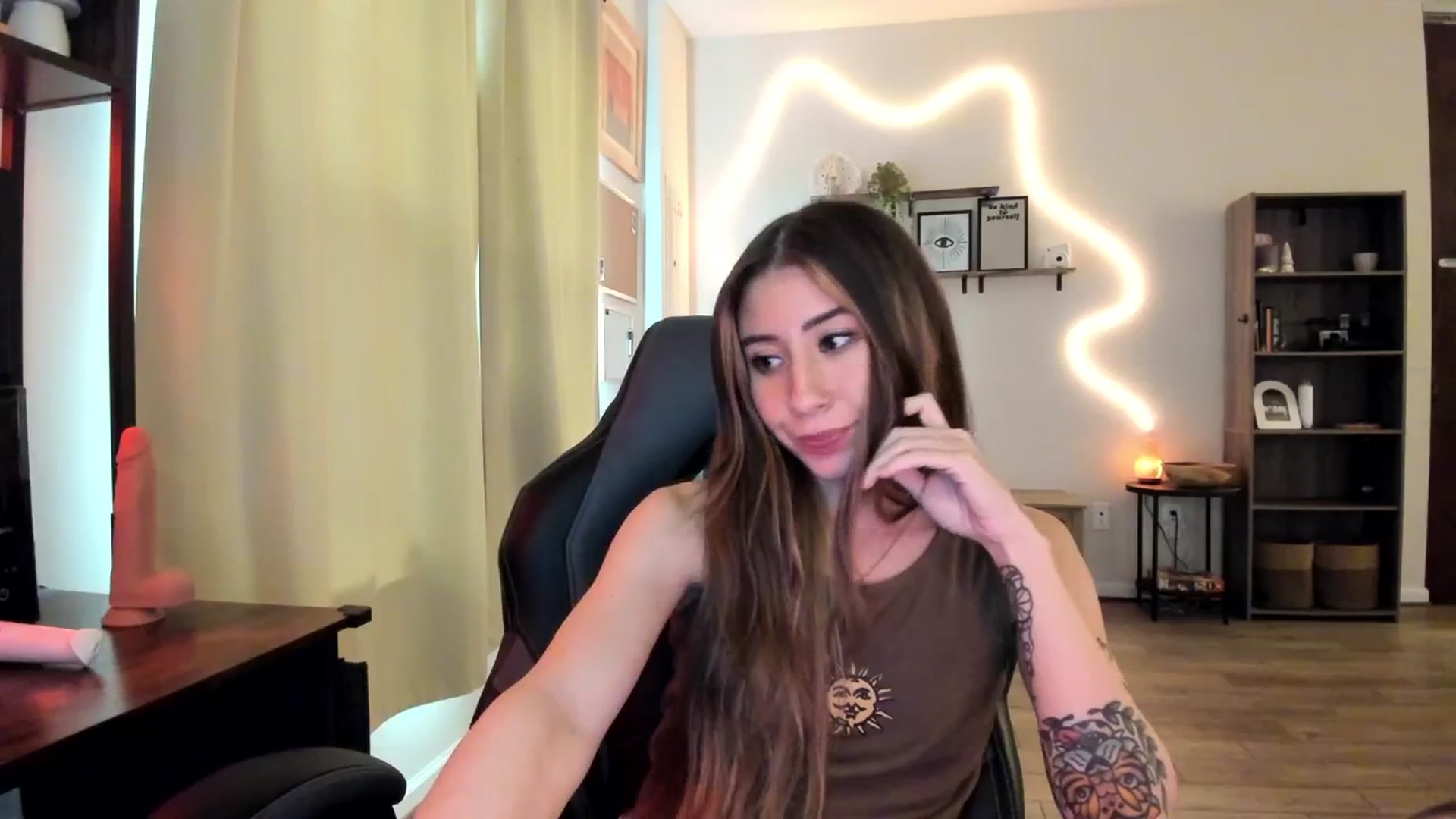 Gallery image thumbnail from killerloryy's myfreecams stream on, 03/06/2024, 20:29 image 4 of 20