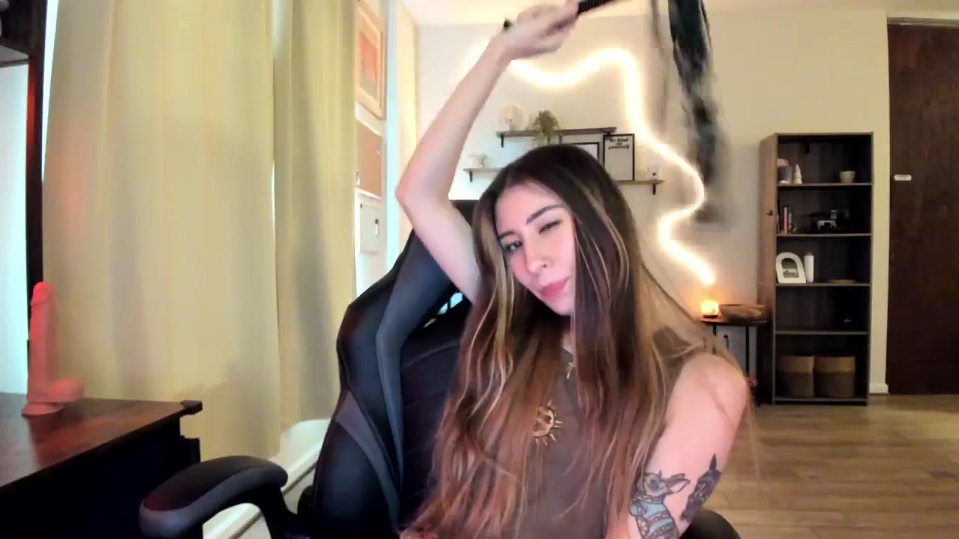 Gallery image thumbnail from killerloryy's myfreecams stream on, 03/06/2024, 20:29 image 15 of 20