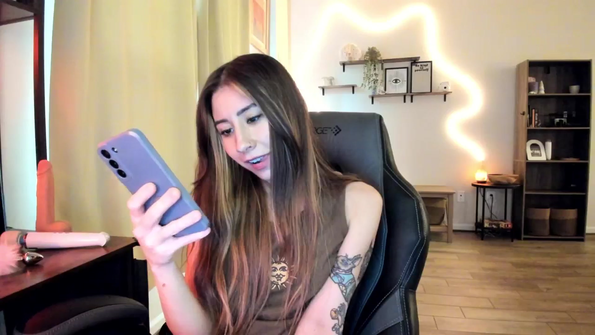 Gallery image thumbnail from killerloryy's myfreecams stream on, 03/06/2024, 21:45 image 7 of 20