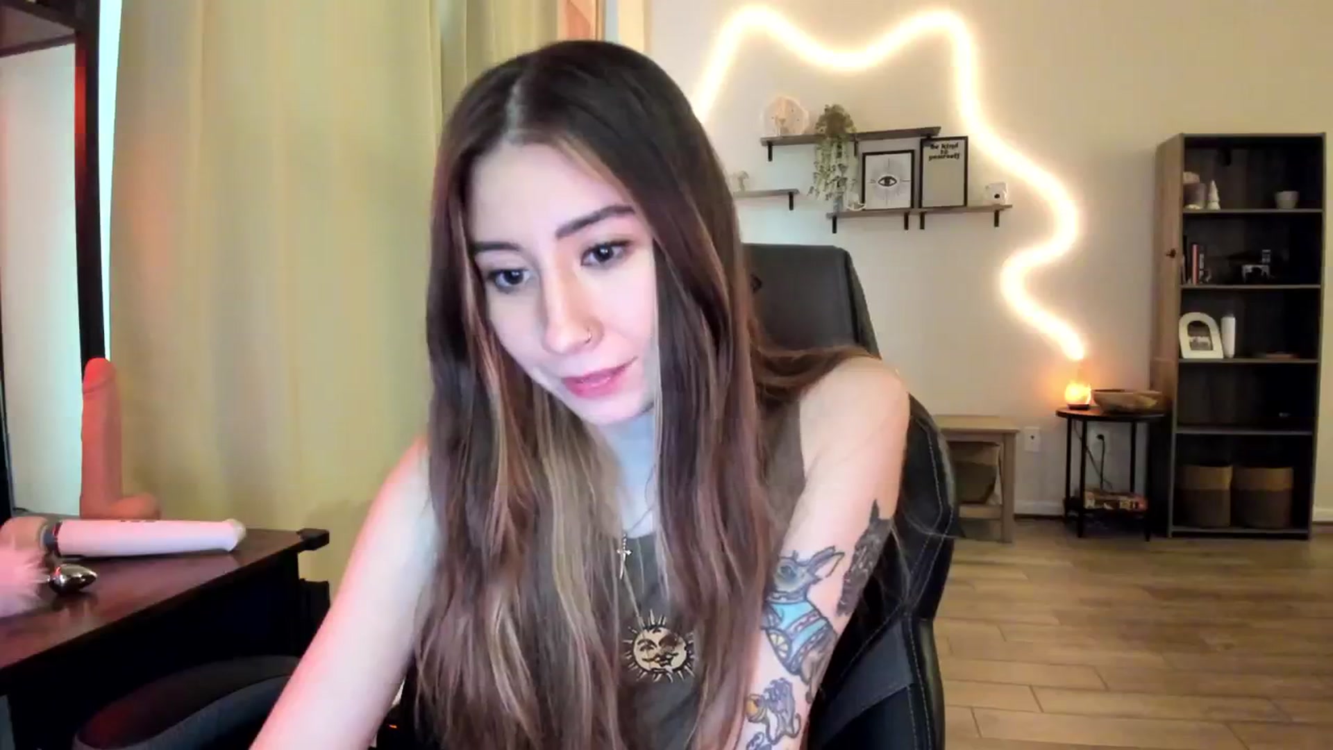 Gallery image thumbnail from killerloryy's myfreecams stream on, 03/06/2024, 21:45 image 3 of 20