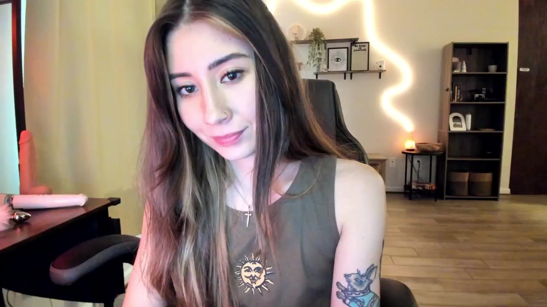 Gallery image thumbnail from killerloryy's myfreecams stream on, 03/06/2024, 21:45 image 13 of 20