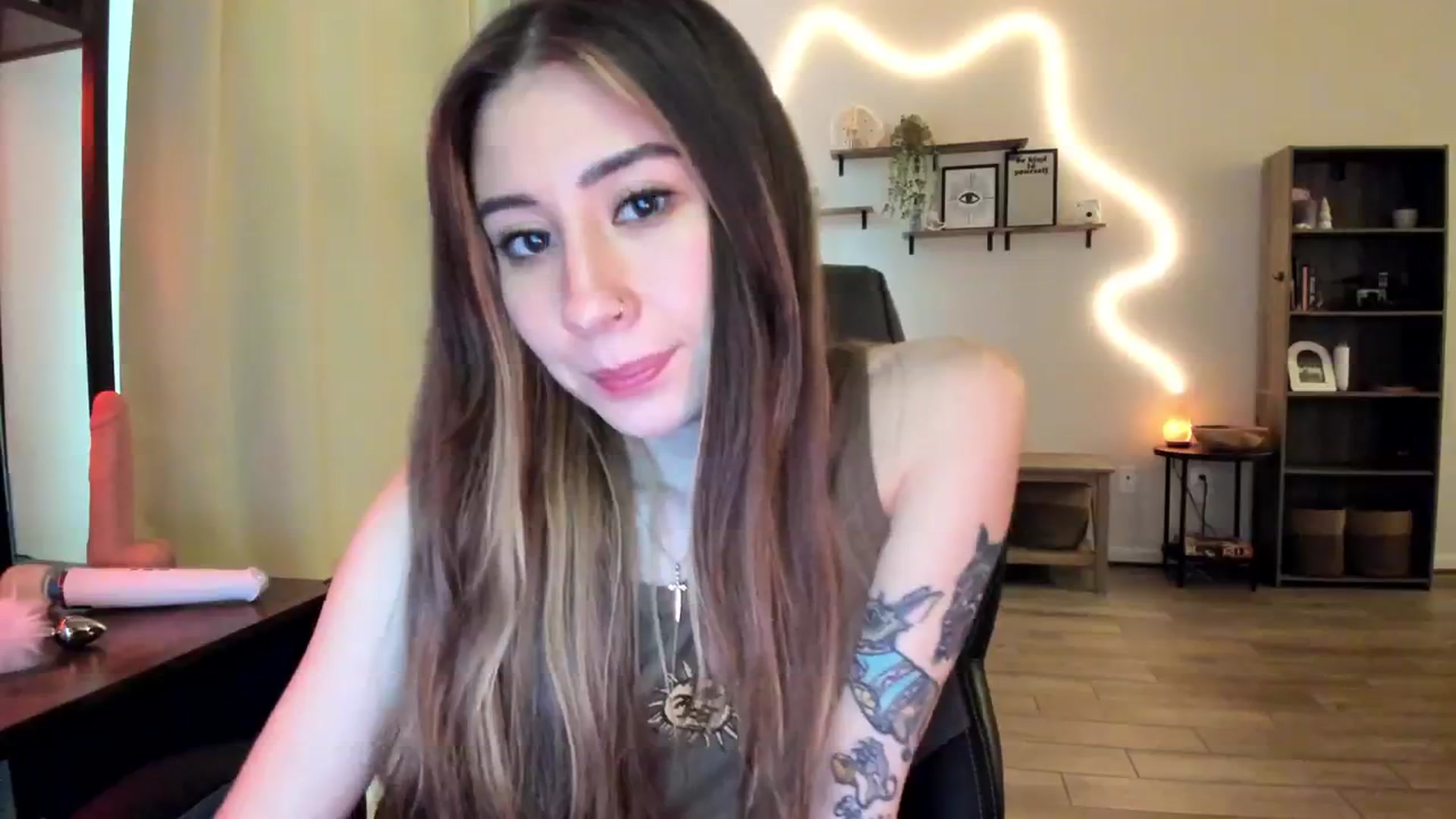Gallery image thumbnail from killerloryy's myfreecams stream on, 03/06/2024, 21:45 image 4 of 20