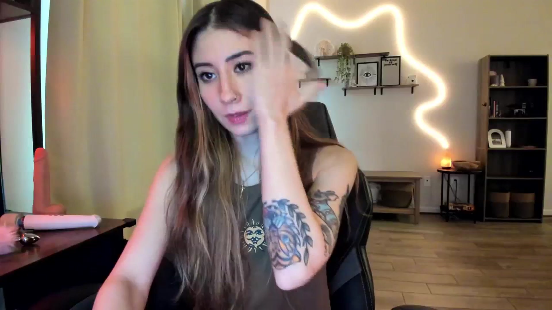 Gallery image thumbnail from killerloryy's myfreecams stream on, 03/06/2024, 21:45 image 2 of 20
