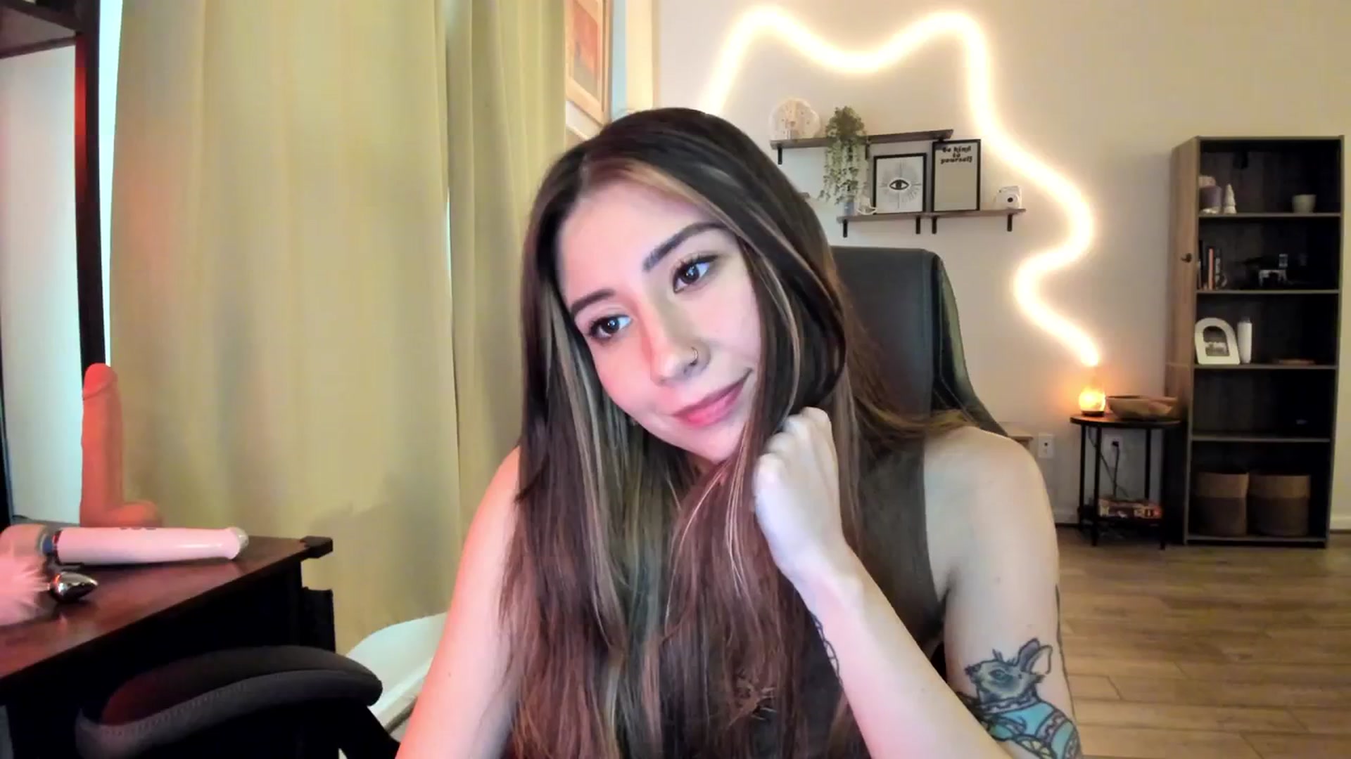 Gallery image thumbnail from killerloryy's myfreecams stream on, 03/06/2024, 21:45 image 8 of 20