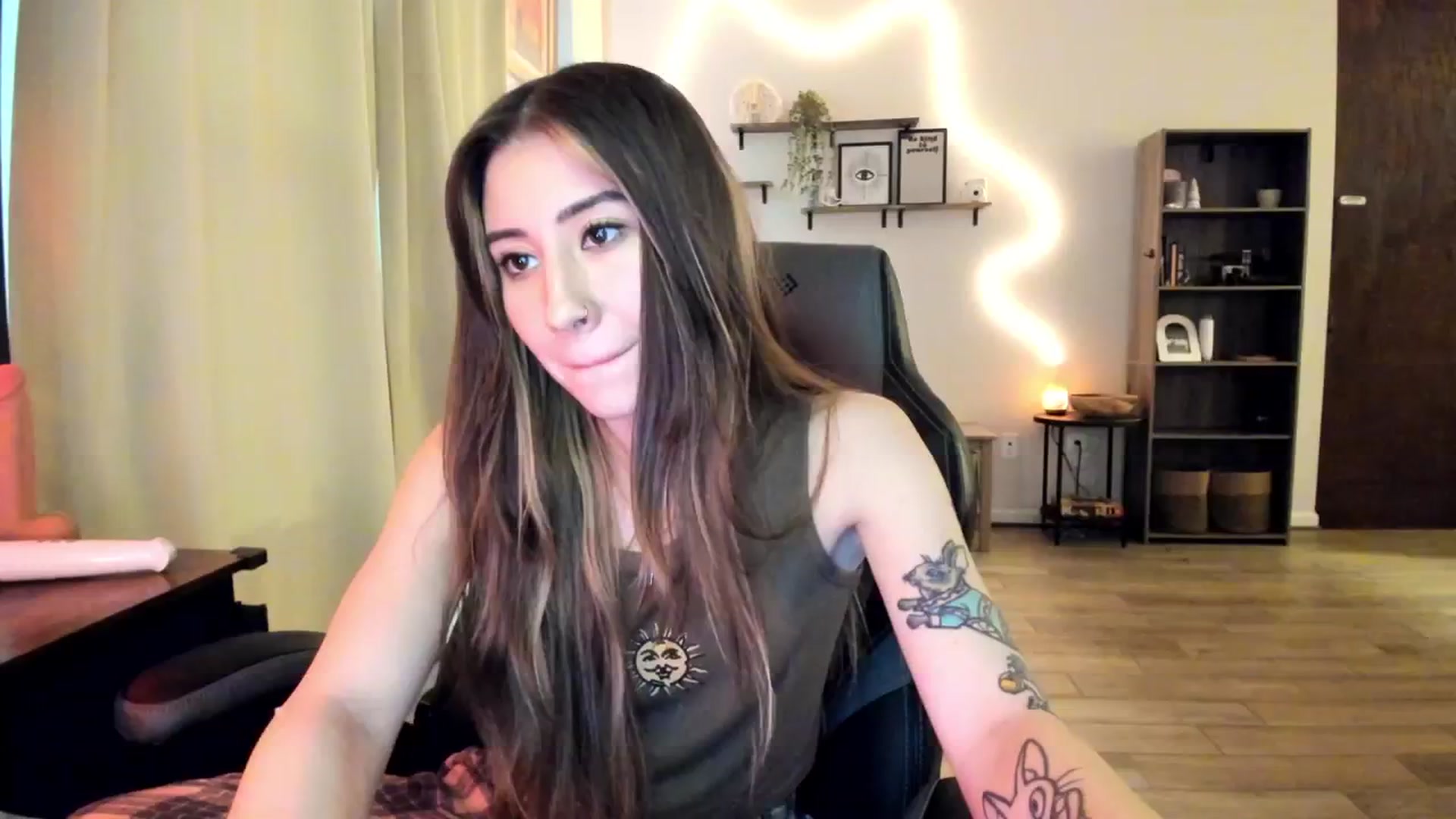 Gallery image thumbnail from killerloryy's myfreecams stream on, 03/06/2024, 21:45 image 19 of 20