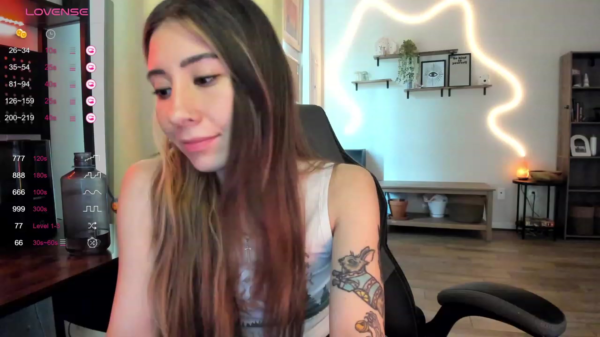 Gallery image thumbnail from killerloryy's myfreecams stream on, 03/07/2024, 18:37 image 8 of 20