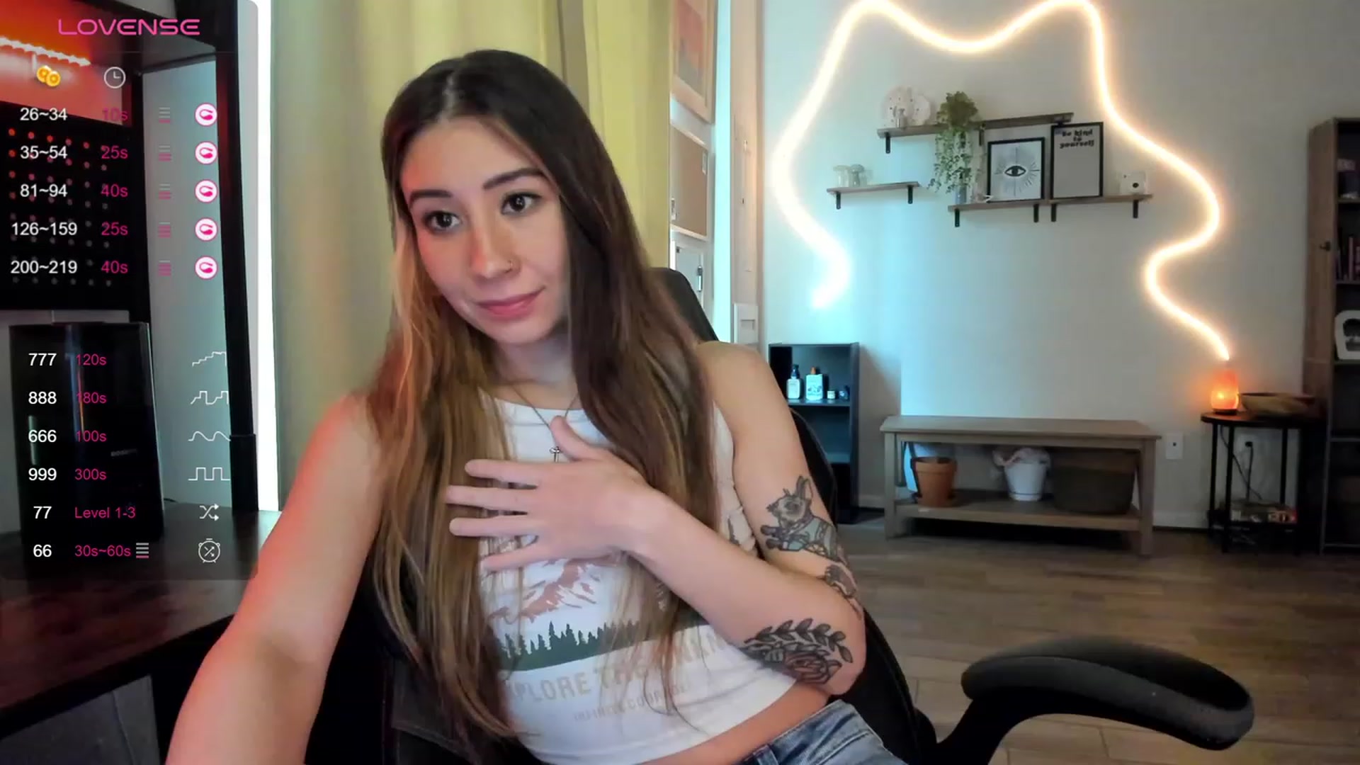 Gallery image thumbnail from killerloryy's myfreecams stream on, 03/07/2024, 18:37 image 3 of 20
