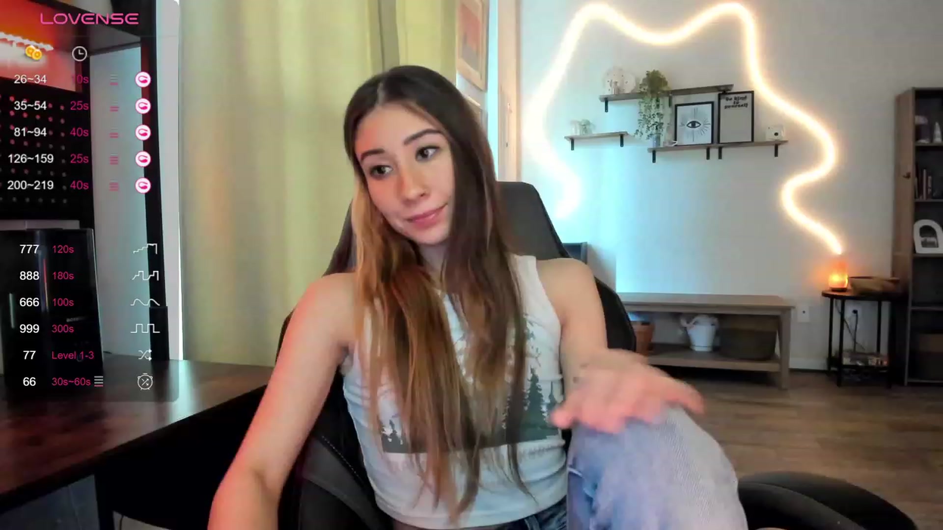Gallery image thumbnail from killerloryy's myfreecams stream on, 03/07/2024, 18:37 image 1 of 20
