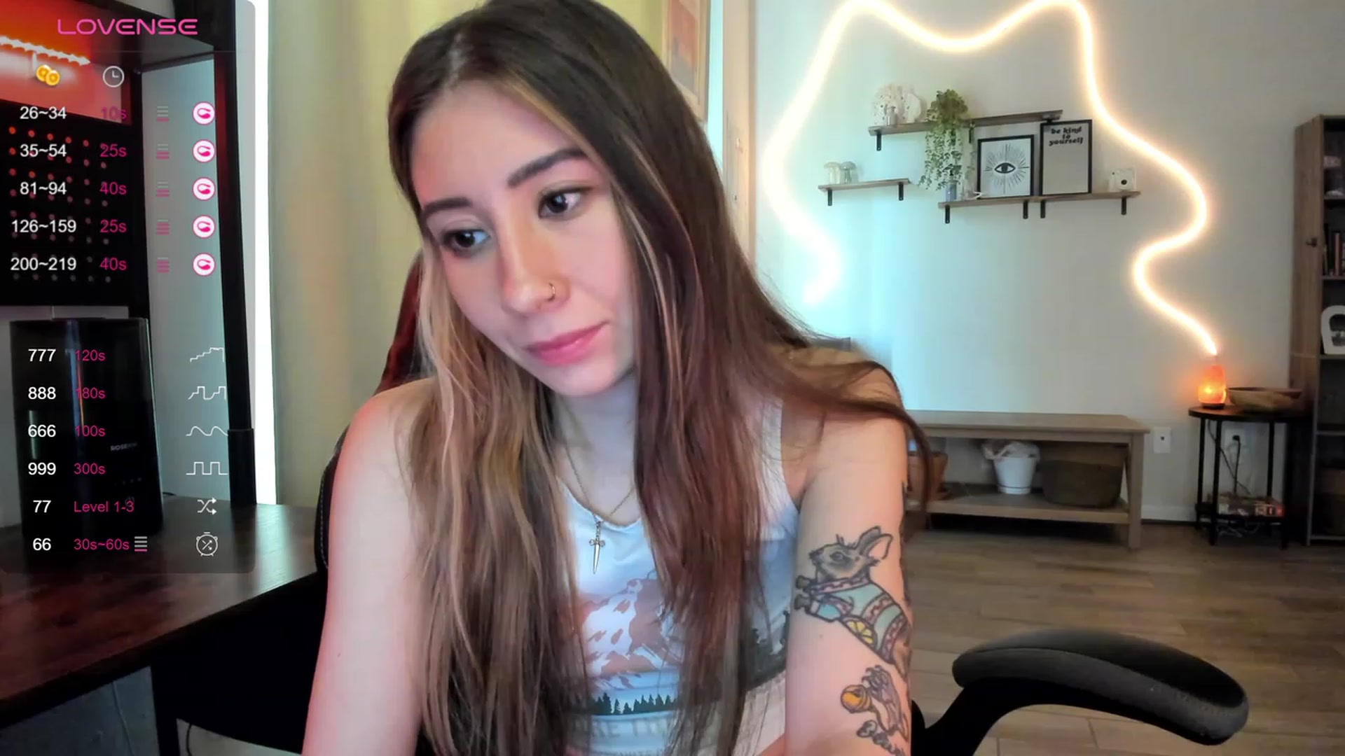 Gallery image thumbnail from killerloryy's myfreecams stream on, 03/07/2024, 18:37 image 2 of 20