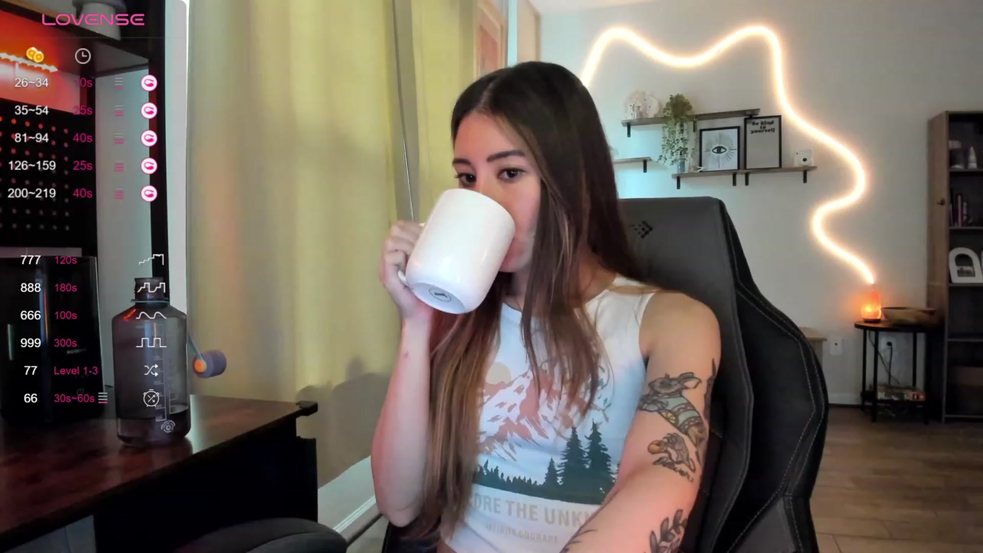 Gallery image thumbnail from killerloryy's myfreecams stream on, 03/07/2024, 18:37 image 12 of 20