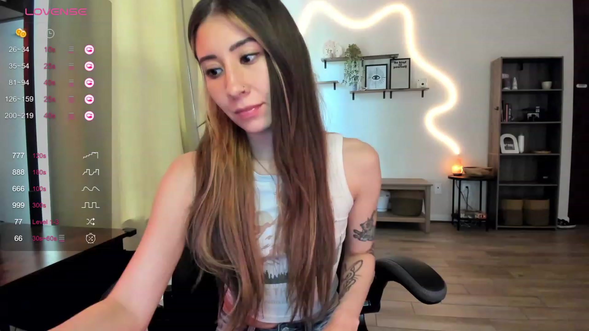 Gallery image thumbnail from killerloryy's myfreecams stream on, 03/07/2024, 18:37 image 16 of 20