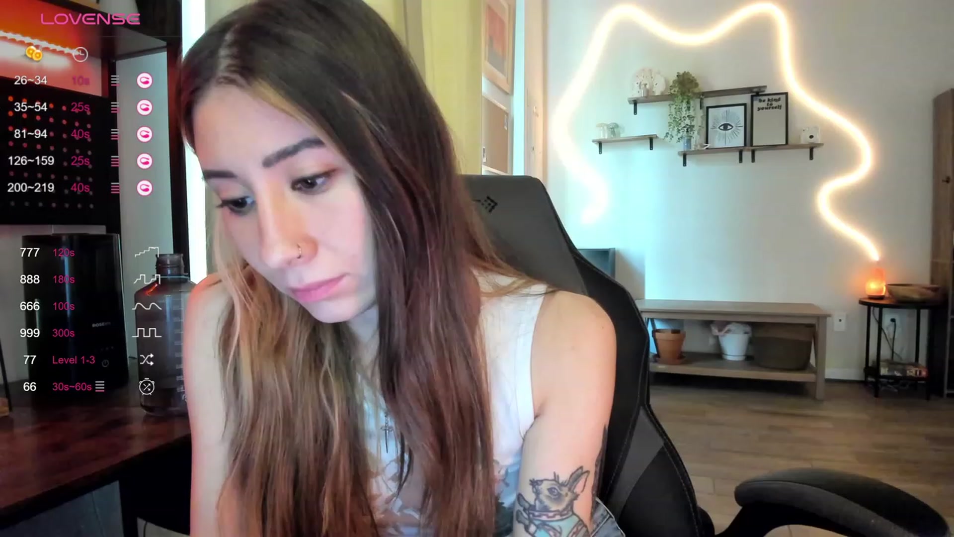 Gallery image thumbnail from killerloryy's myfreecams stream on, 03/07/2024, 18:37 image 9 of 20