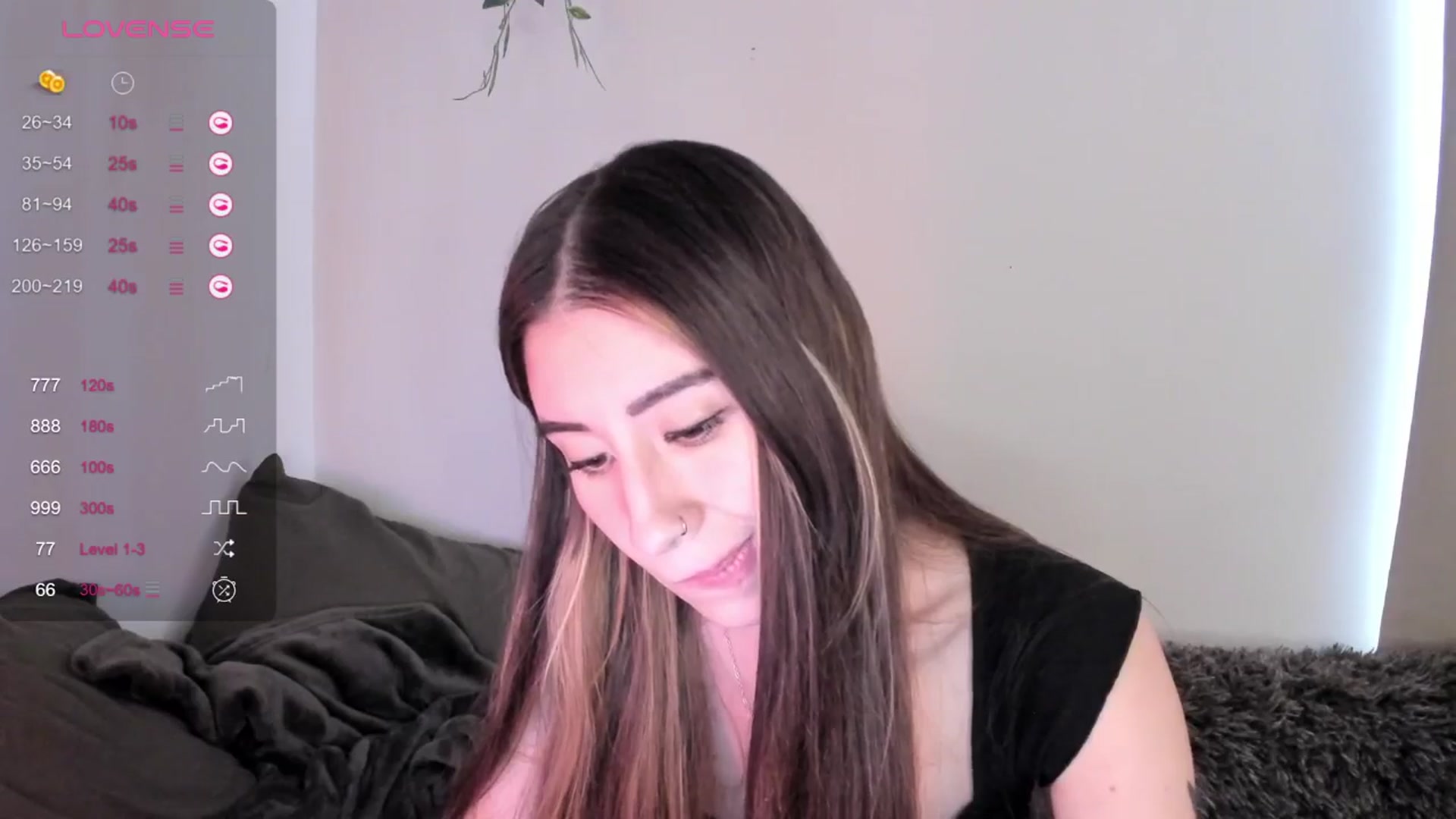 Gallery image thumbnail from killerloryy's myfreecams stream on, 03/21/2024, 18:37 image 12 of 20