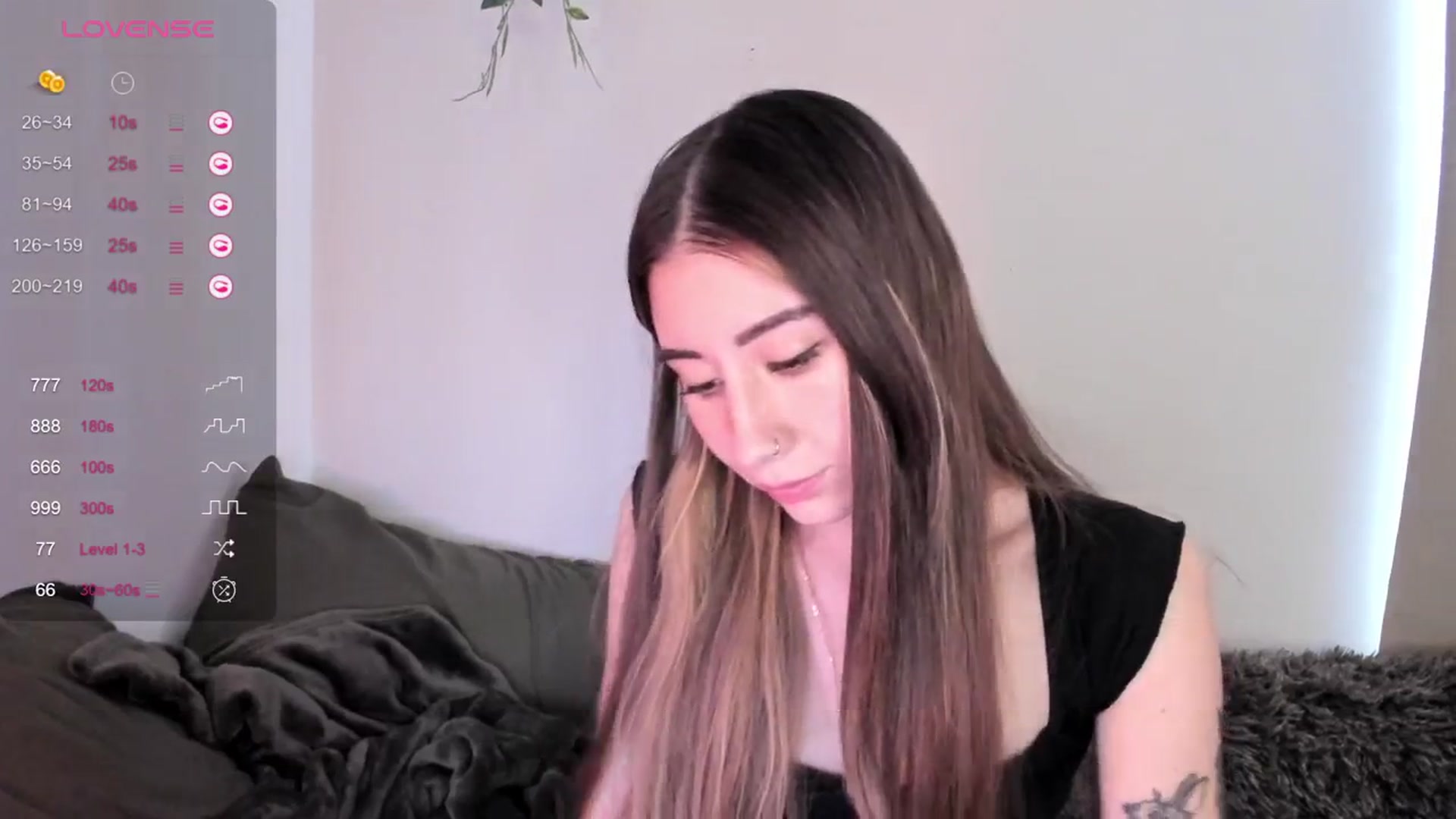 Gallery image thumbnail from killerloryy's myfreecams stream on, 03/21/2024, 18:37 image 17 of 20