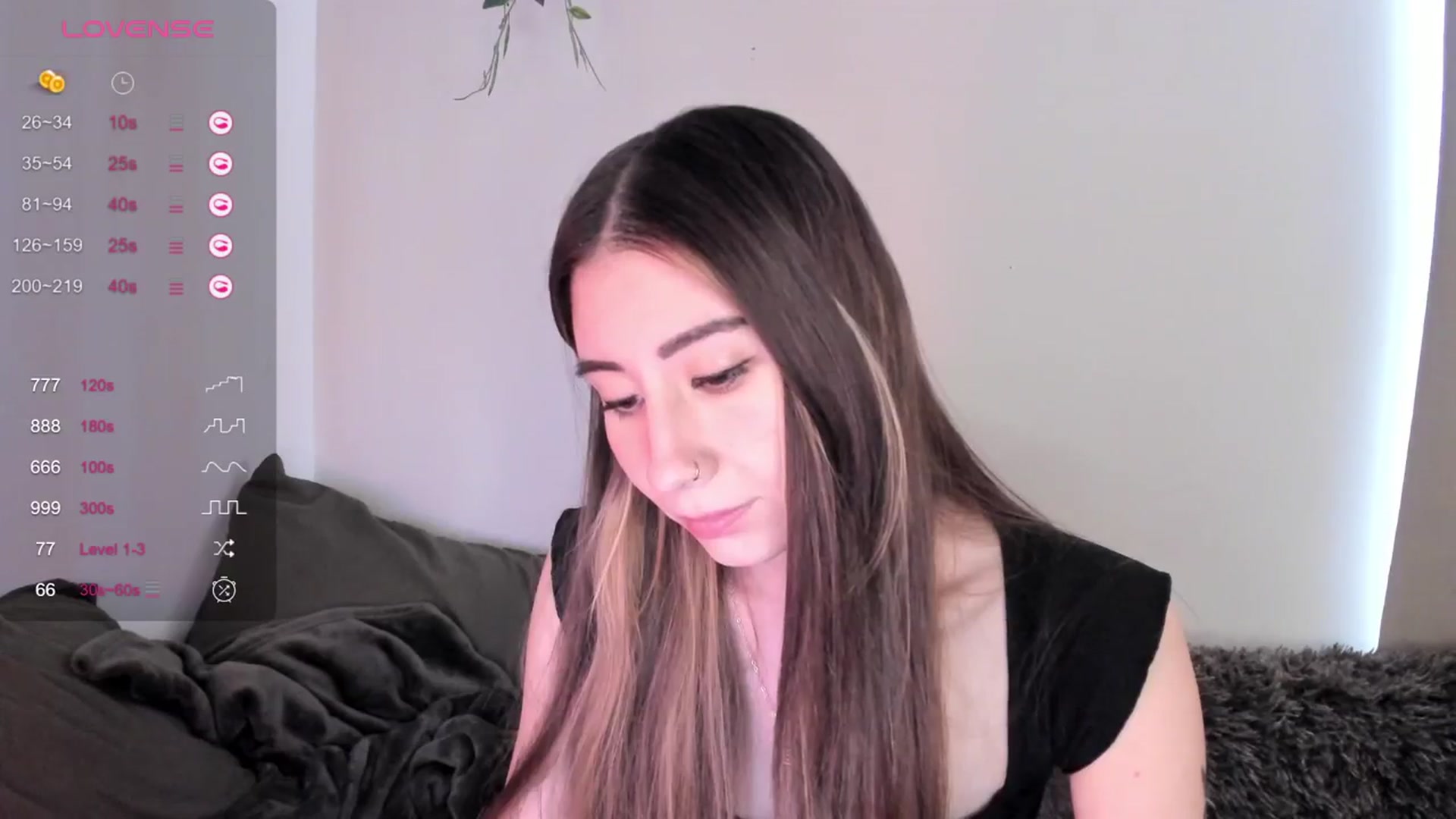 Gallery image thumbnail from killerloryy's myfreecams stream on, 03/21/2024, 18:37 image 10 of 20