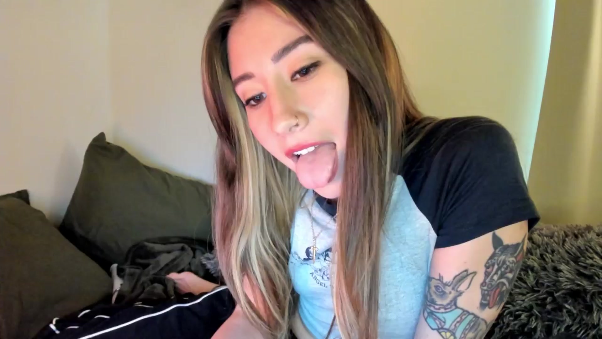 Gallery image thumbnail from killerloryy's myfreecams stream on, 03/27/2024, 18:58 image 10 of 20