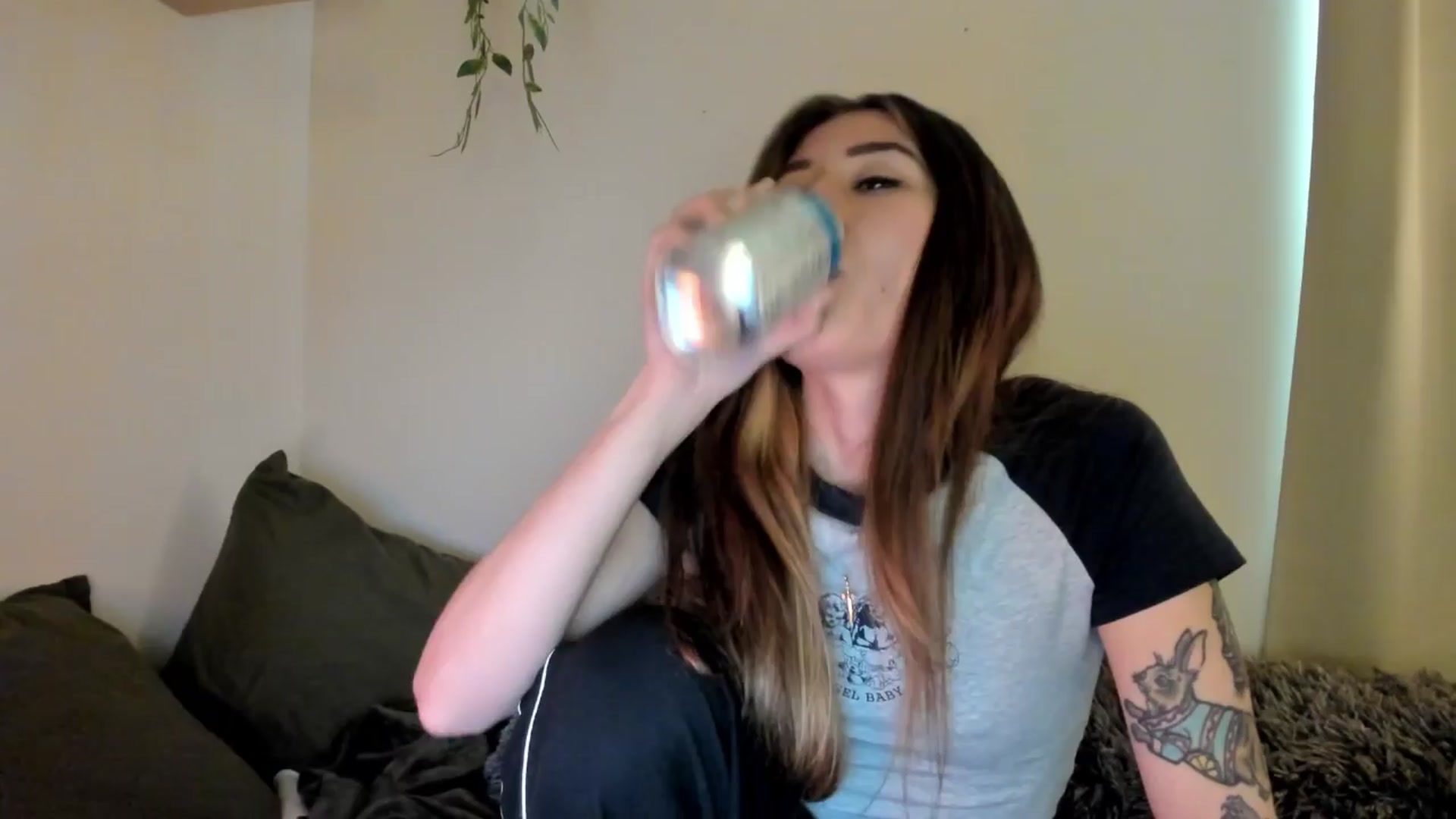 Gallery image thumbnail from killerloryy's myfreecams stream on, 03/27/2024, 18:58 image 6 of 20