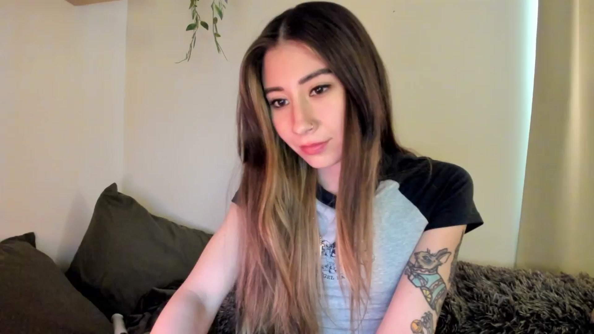 Gallery image thumbnail from killerloryy's myfreecams stream on, 03/27/2024, 18:58 image 5 of 20
