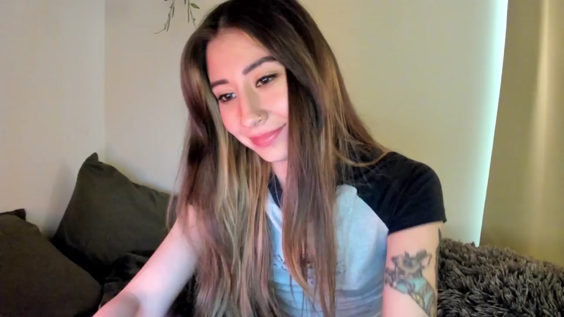 Gallery image thumbnail from killerloryy's myfreecams stream on, 03/27/2024, 18:58 image 13 of 20