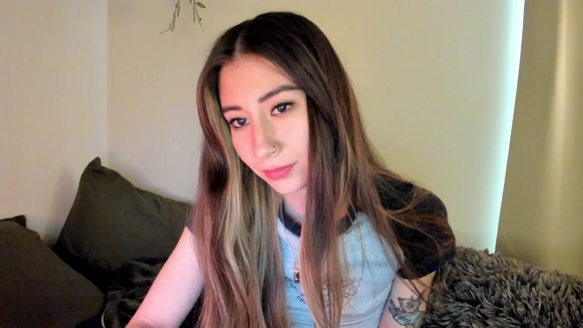 Gallery image thumbnail from killerloryy's myfreecams stream on, 03/27/2024, 18:58 image 16 of 20