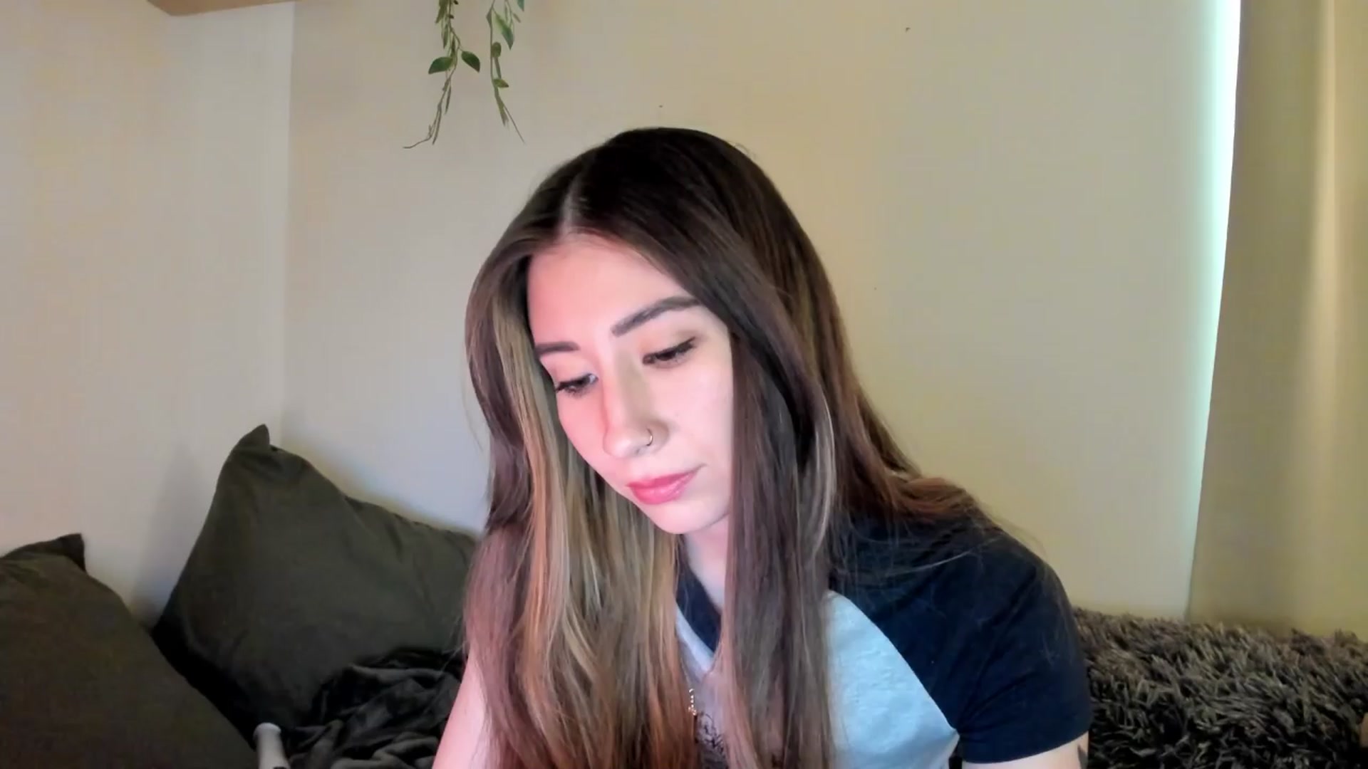 Gallery image thumbnail from killerloryy's myfreecams stream on, 03/27/2024, 18:58 image 4 of 20