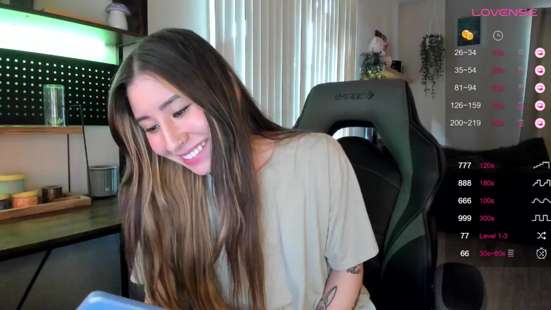 Gallery image thumbnail from killerloryy's myfreecams stream on, 04/24/2024, 21:37 image 19 of 20