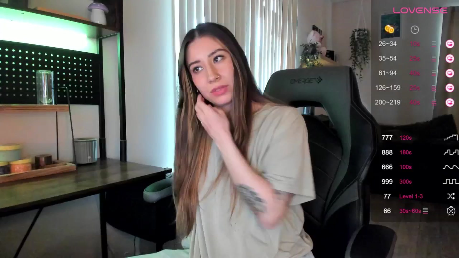 Gallery image thumbnail from killerloryy's myfreecams stream on, 04/24/2024, 21:37 image 14 of 20