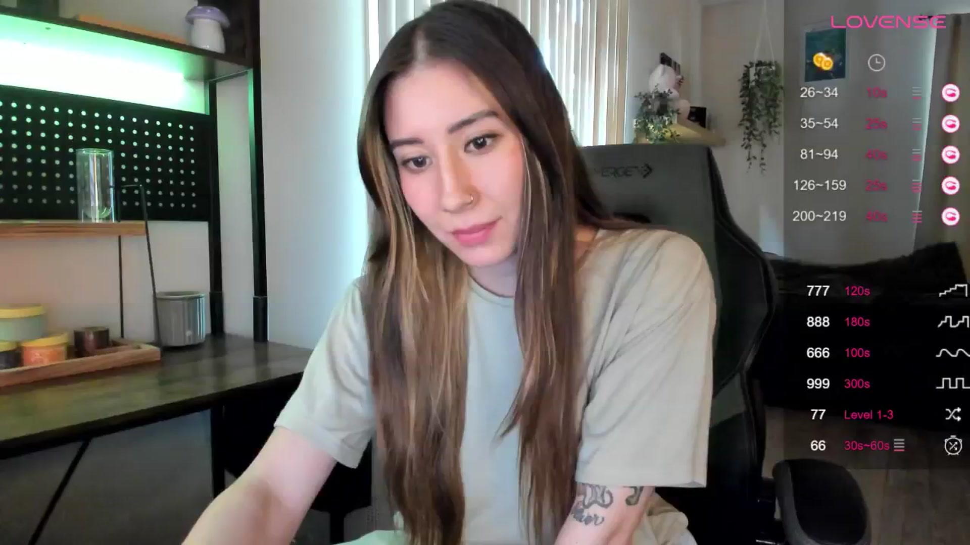 Gallery image thumbnail from killerloryy's myfreecams stream on, 04/24/2024, 21:37 image 17 of 20