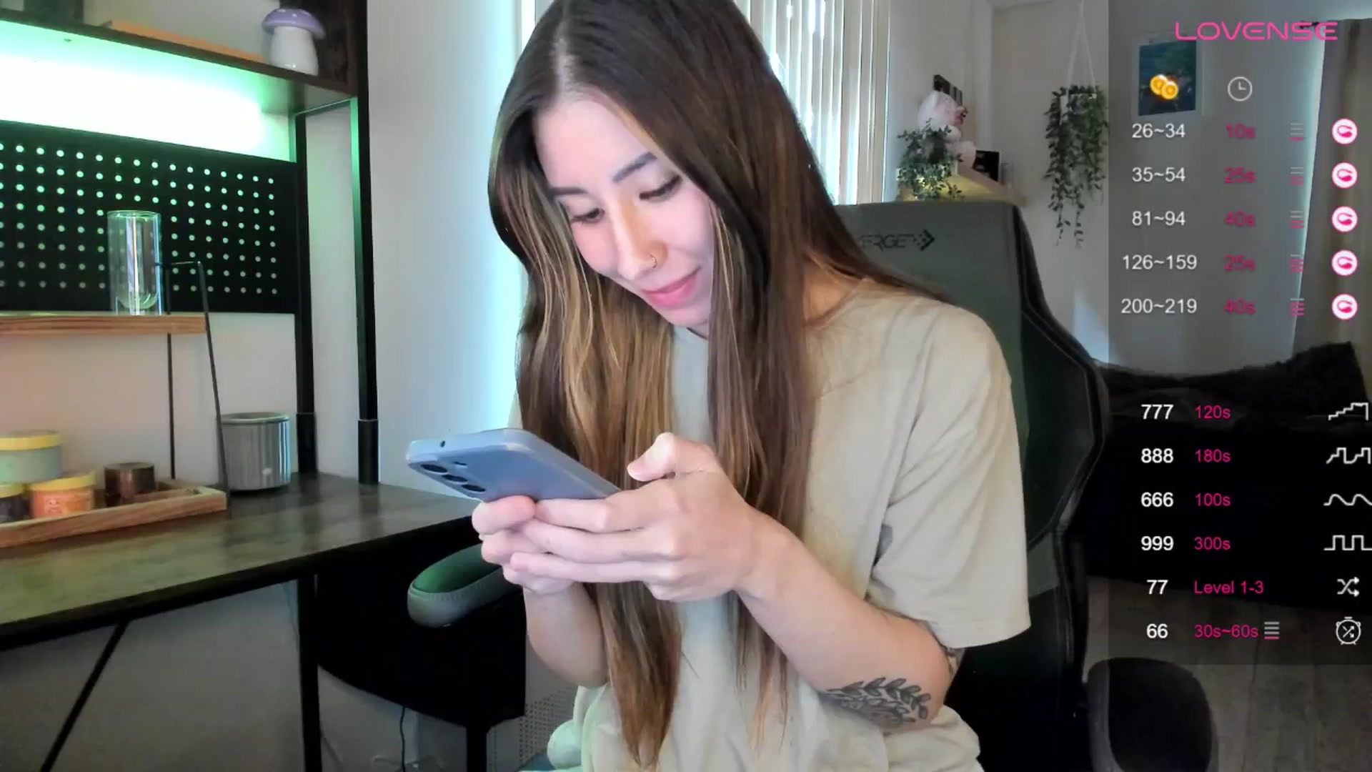 Gallery image thumbnail from killerloryy's myfreecams stream on, 04/24/2024, 21:37 image 13 of 20