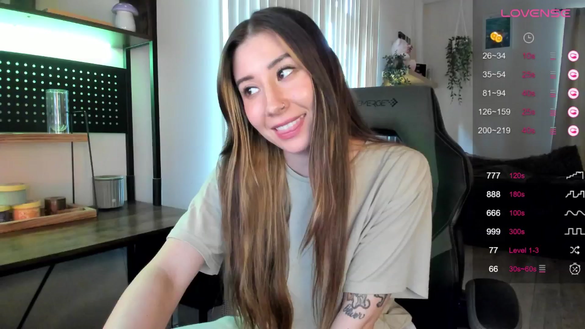 Gallery image thumbnail from killerloryy's myfreecams stream on, 04/24/2024, 21:37 image 18 of 20