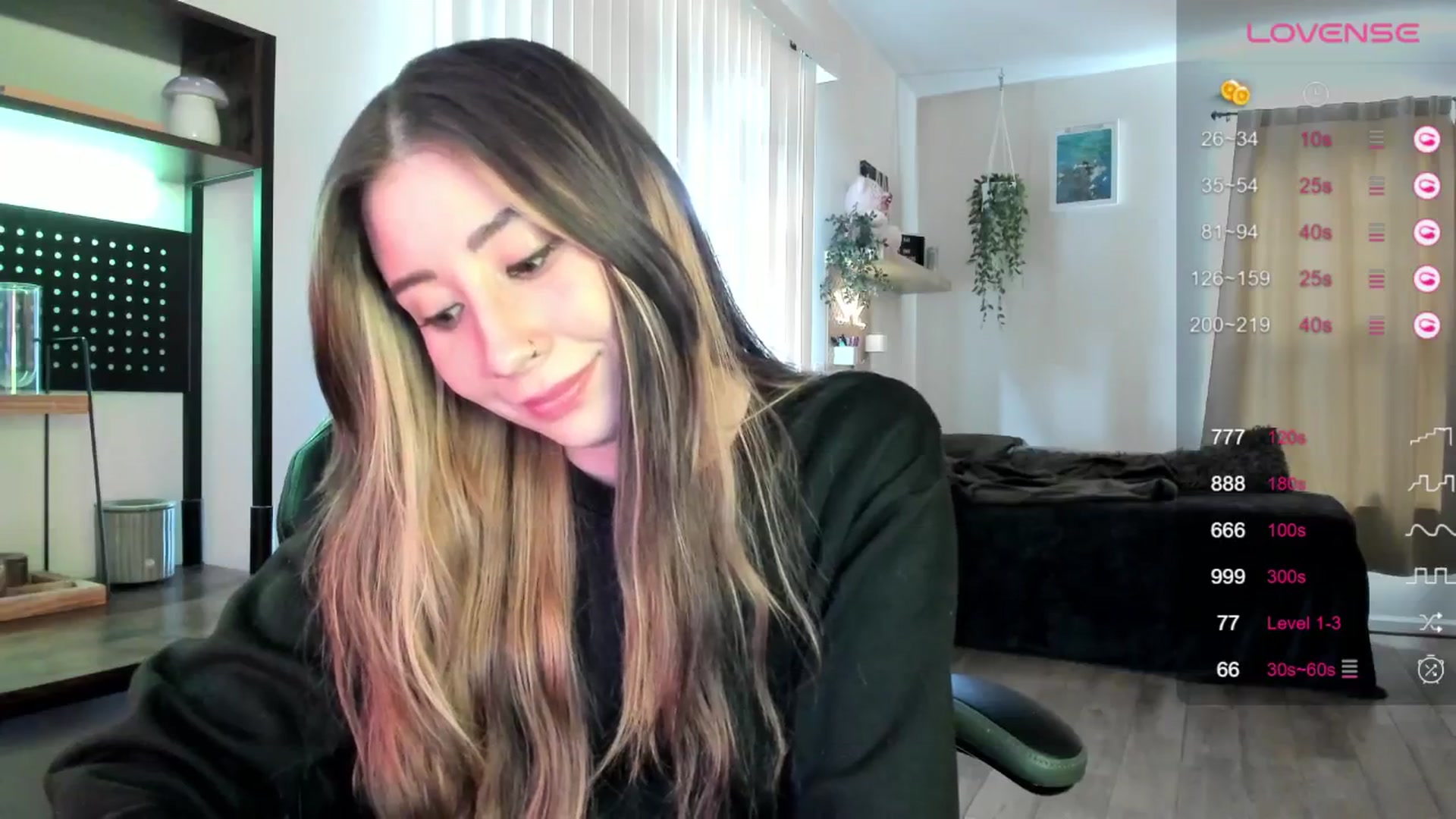 Gallery image thumbnail from killerloryy's myfreecams stream on, 04/25/2024, 17:11 image 19 of 20