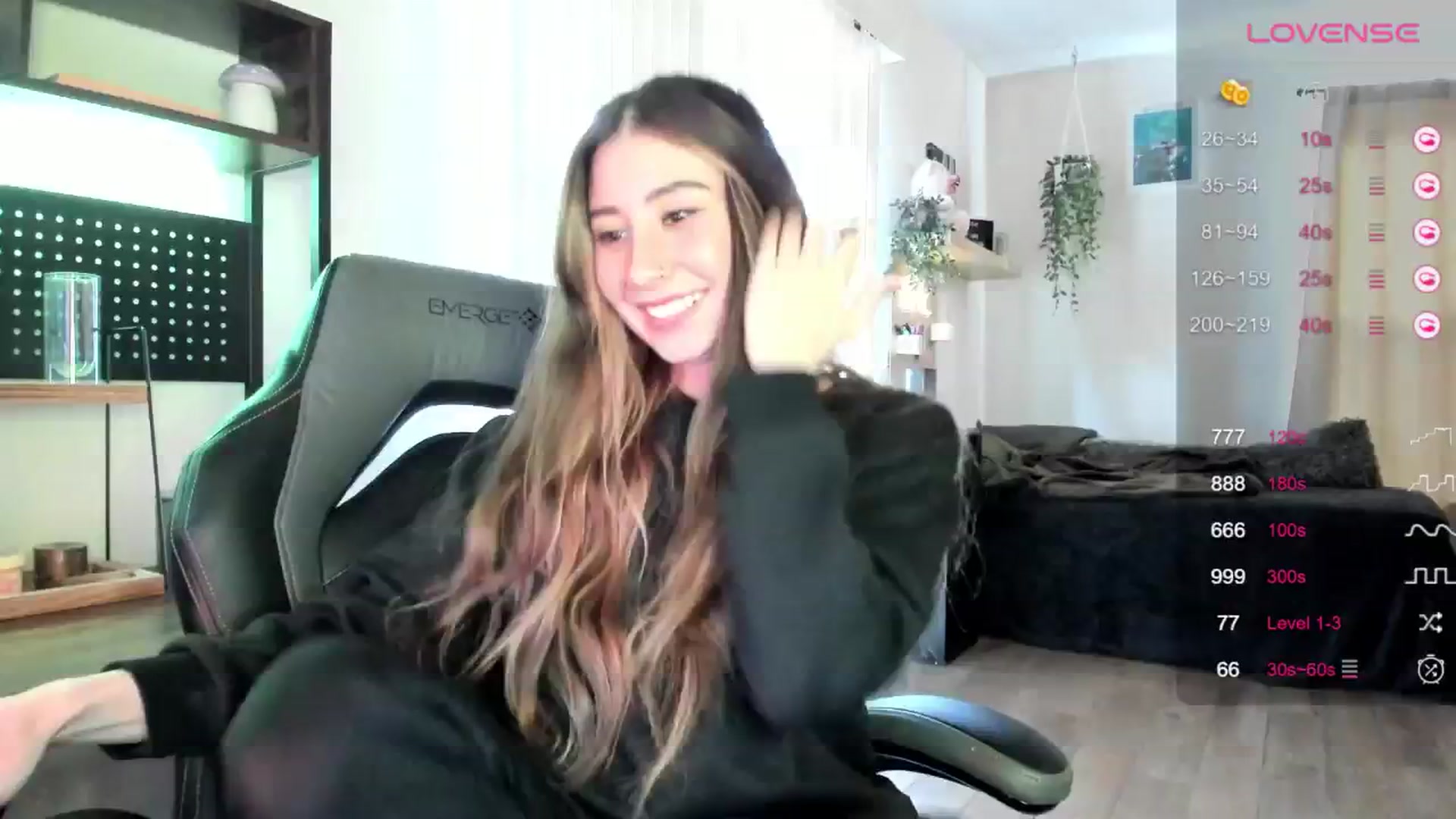Gallery image thumbnail from killerloryy's myfreecams stream on, 04/25/2024, 17:11 image 8 of 20