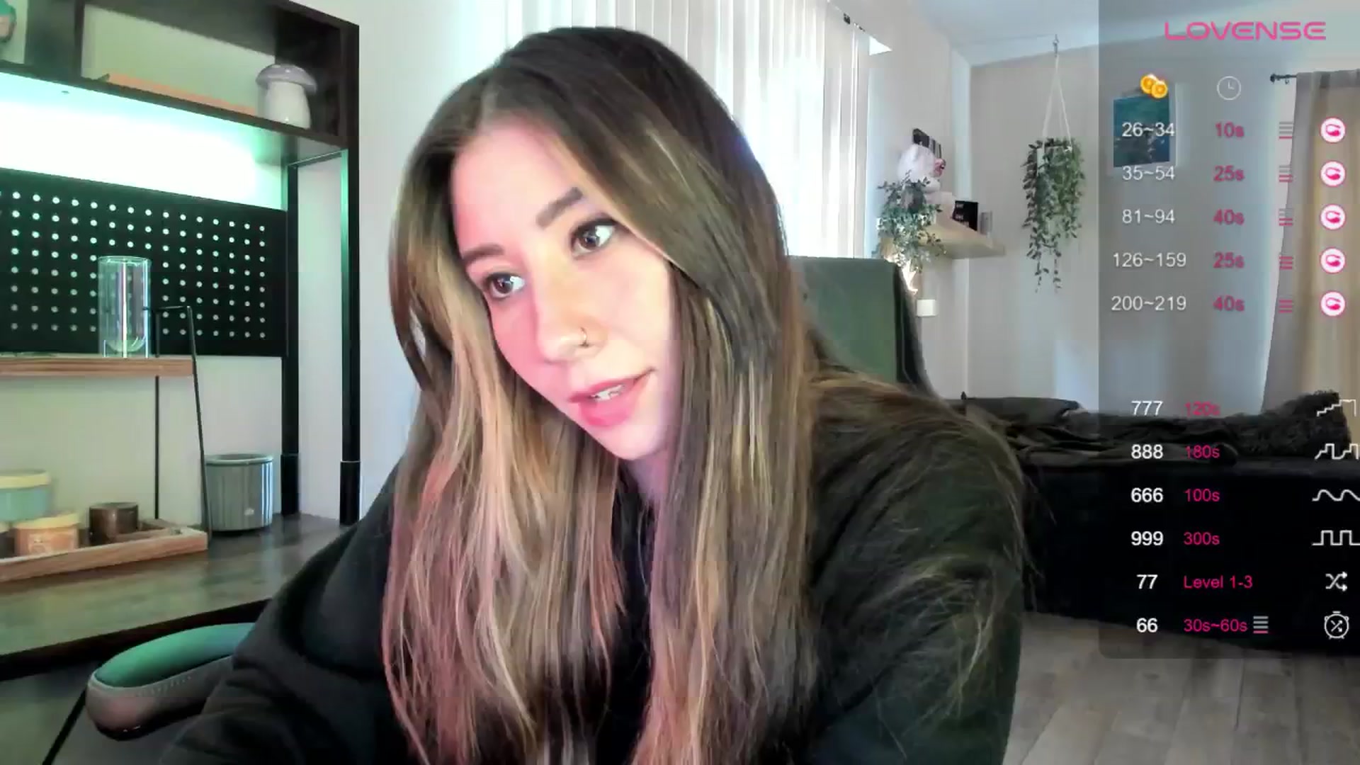 Gallery image thumbnail from killerloryy's myfreecams stream on, 04/25/2024, 17:11 image 4 of 20