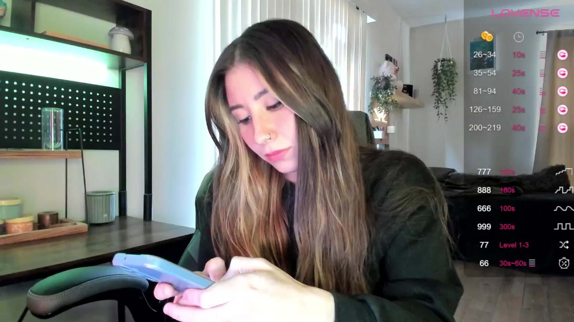 Gallery image thumbnail from killerloryy's myfreecams stream on, 04/25/2024, 17:11 image 3 of 20