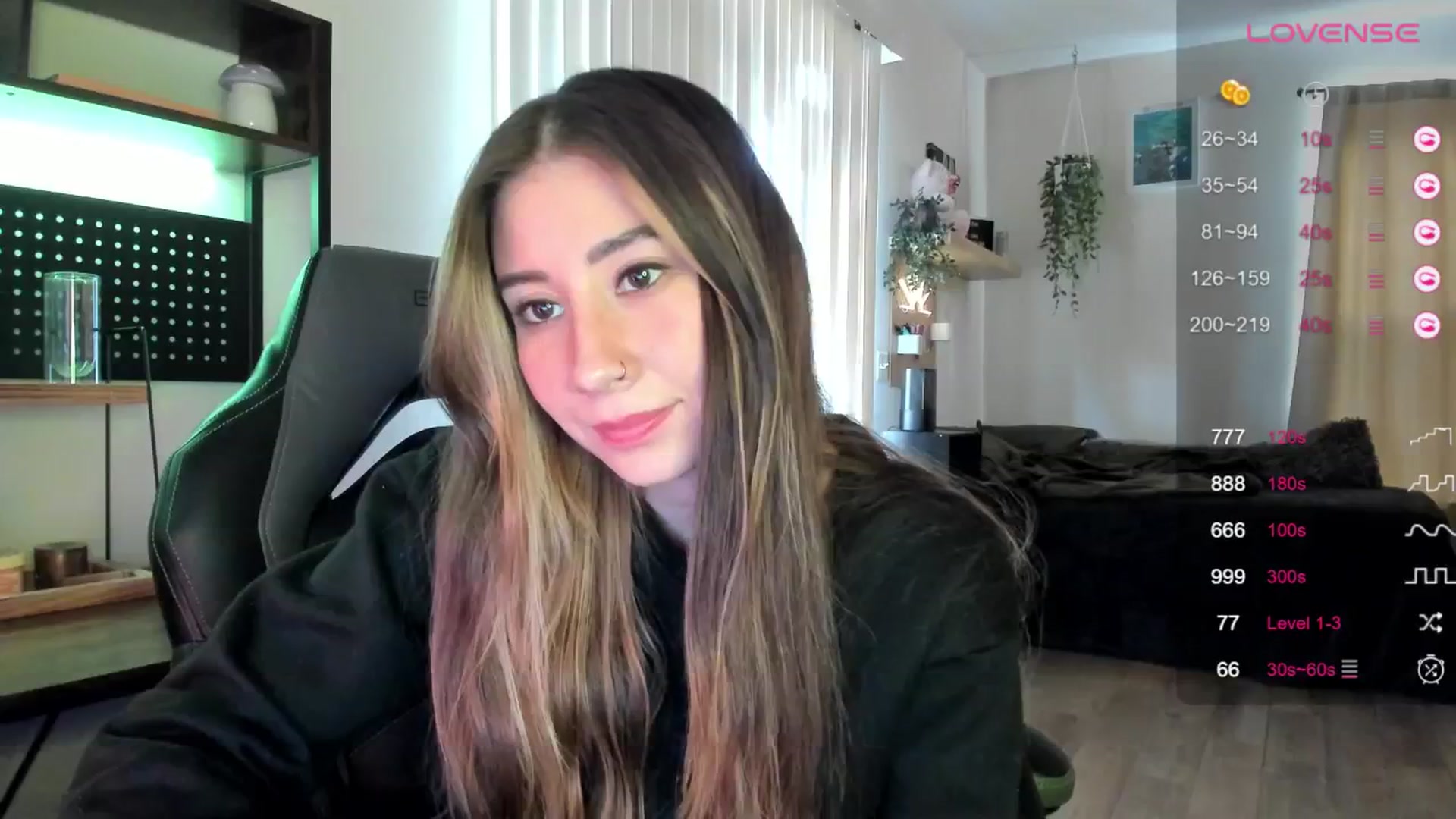 Gallery image thumbnail from killerloryy's myfreecams stream on, 04/25/2024, 17:11 image 10 of 20