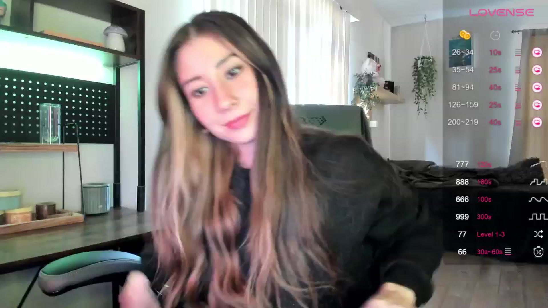 Gallery image thumbnail from killerloryy's myfreecams stream on, 04/25/2024, 17:11 image 5 of 20