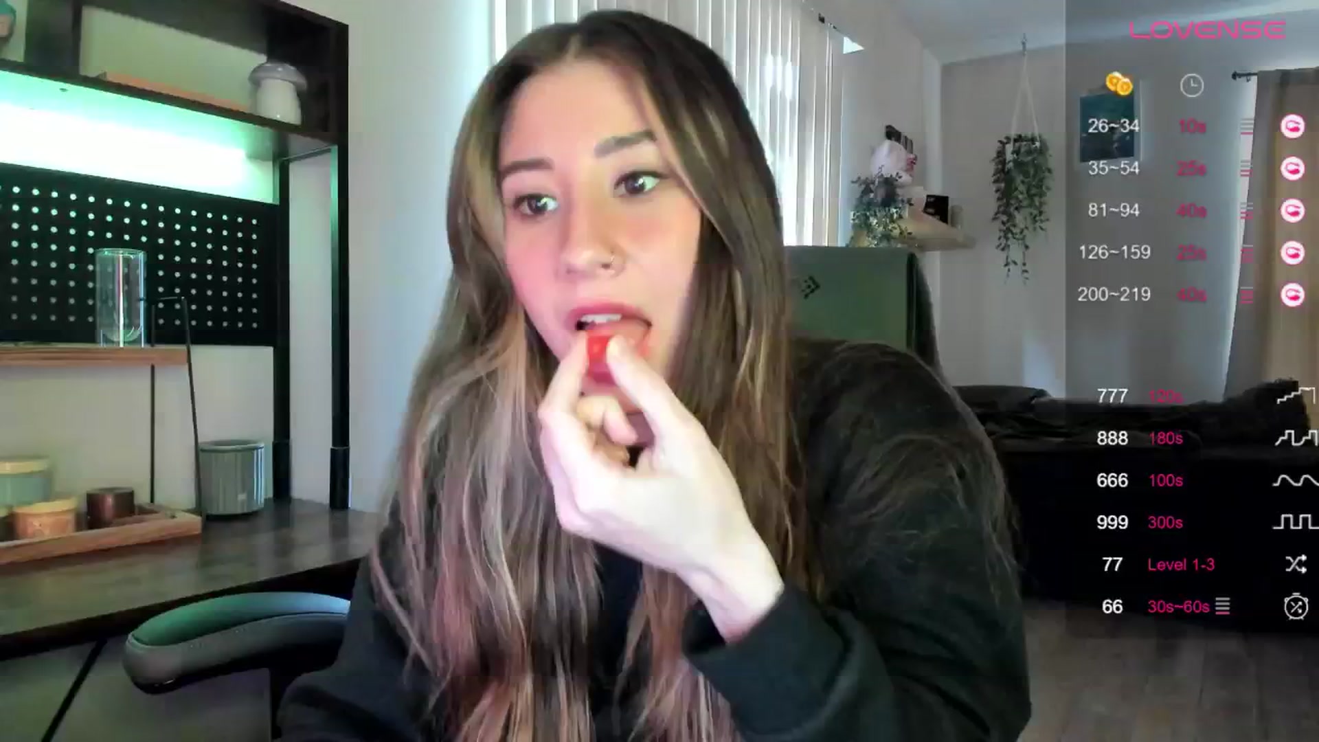 Gallery image thumbnail from killerloryy's myfreecams stream on, 04/25/2024, 17:11 image 2 of 20