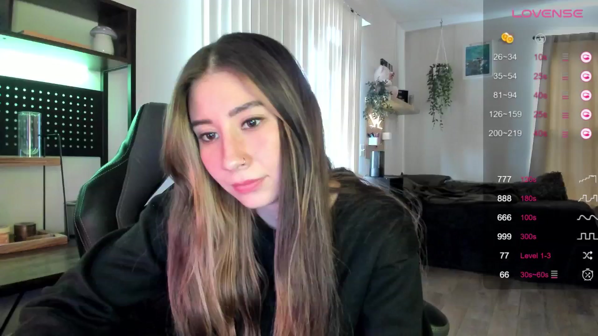 Gallery image thumbnail from killerloryy's myfreecams stream on, 04/25/2024, 17:11 image 9 of 20