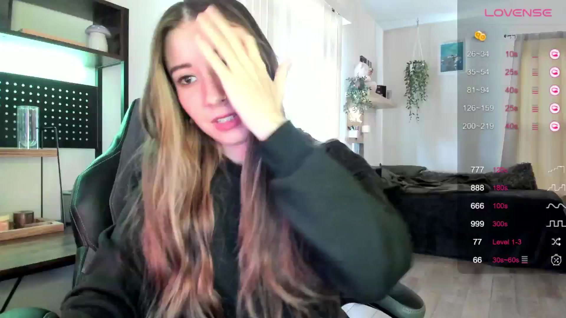 Gallery image thumbnail from killerloryy's myfreecams stream on, 04/25/2024, 17:11 image 12 of 20