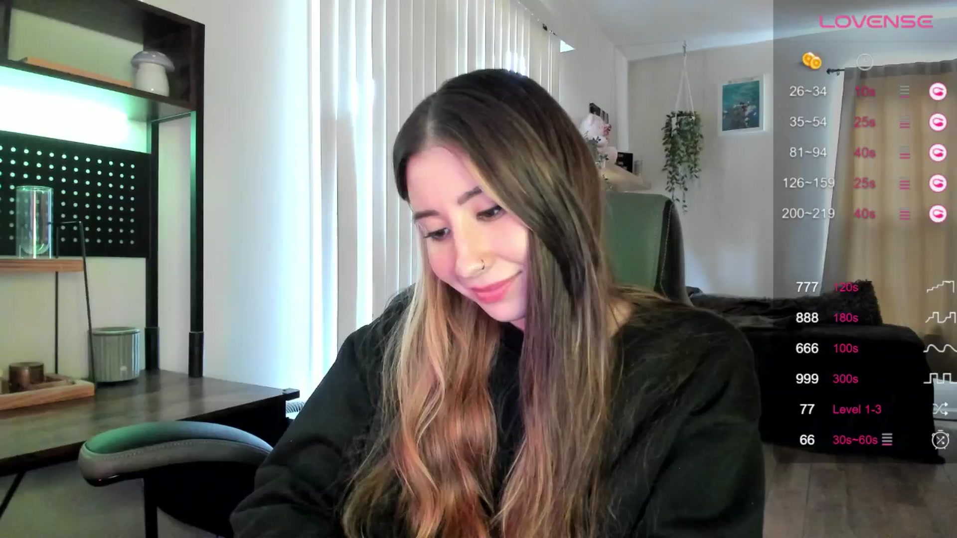 Gallery image thumbnail from killerloryy's myfreecams stream on, 04/25/2024, 19:06 image 2 of 20