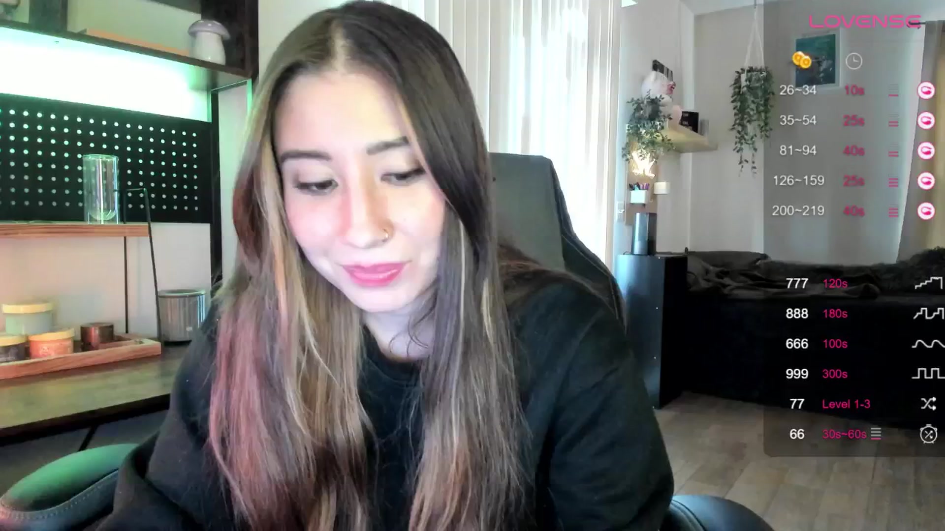 Gallery image thumbnail from killerloryy's myfreecams stream on, 04/25/2024, 19:06 image 13 of 20