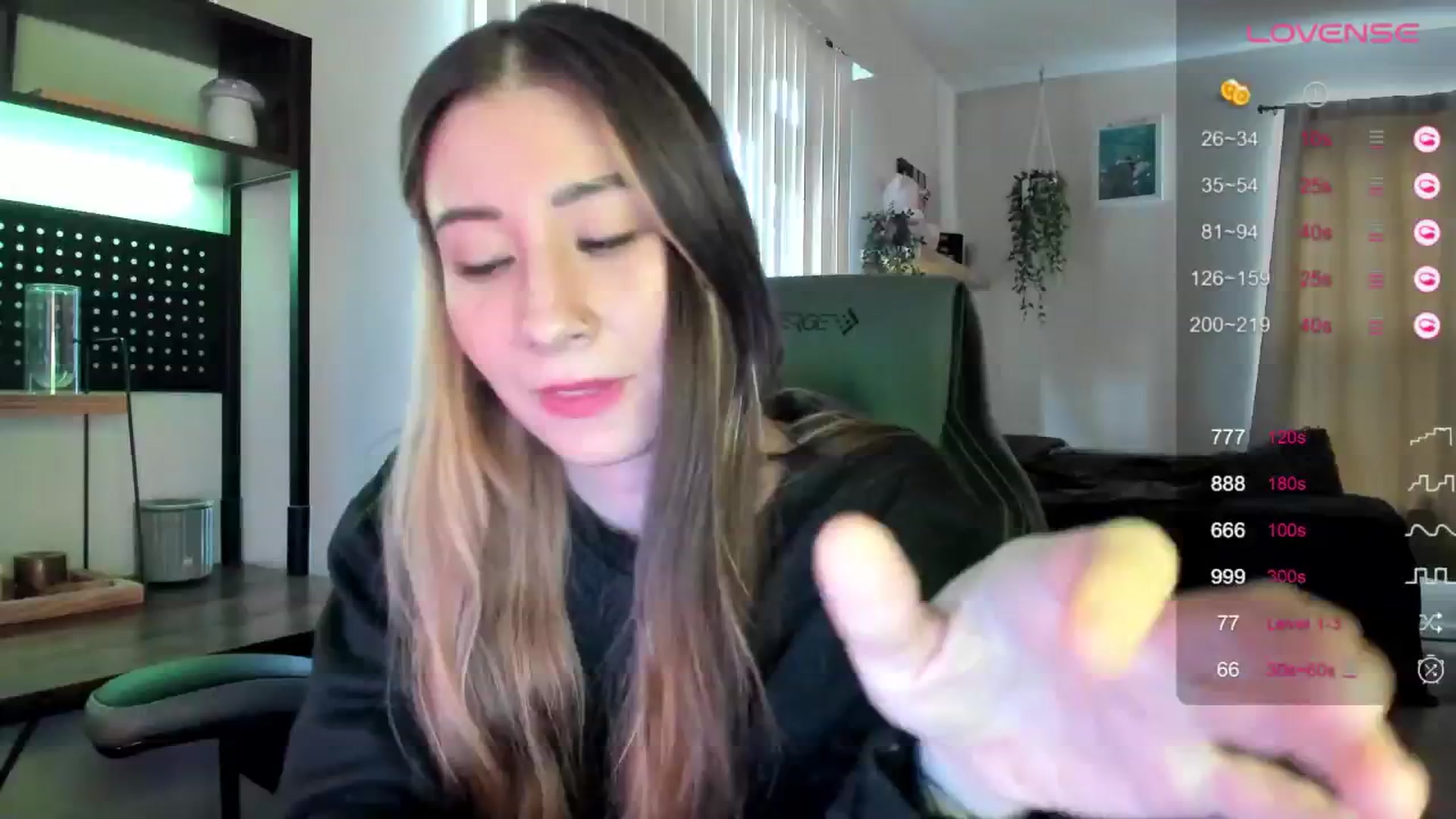 Gallery image thumbnail from killerloryy's myfreecams stream on, 04/25/2024, 19:06 image 5 of 20