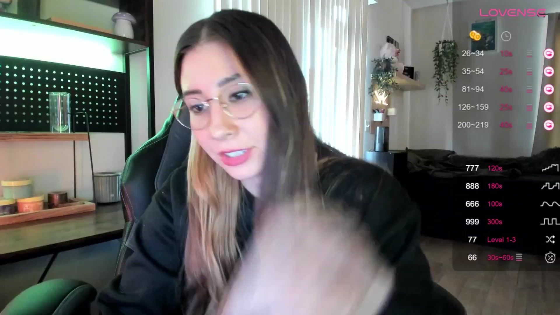 Gallery image thumbnail from killerloryy's myfreecams stream on, 04/25/2024, 19:06 image 17 of 20