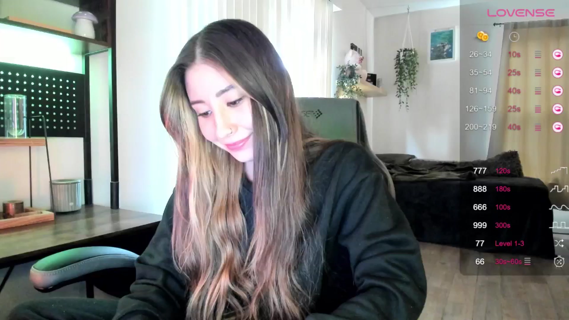 Gallery image thumbnail from killerloryy's myfreecams stream on, 04/25/2024, 19:06 image 7 of 20