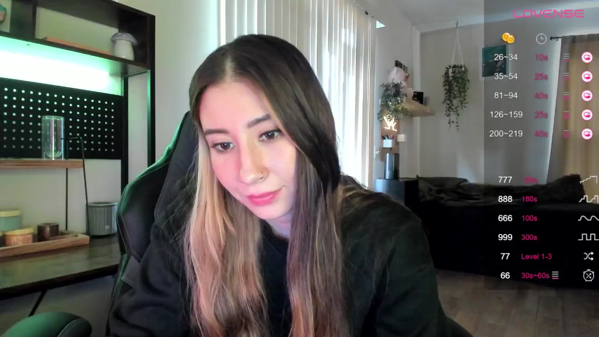 Gallery image thumbnail from killerloryy's myfreecams stream on, 04/25/2024, 19:06 image 1 of 20