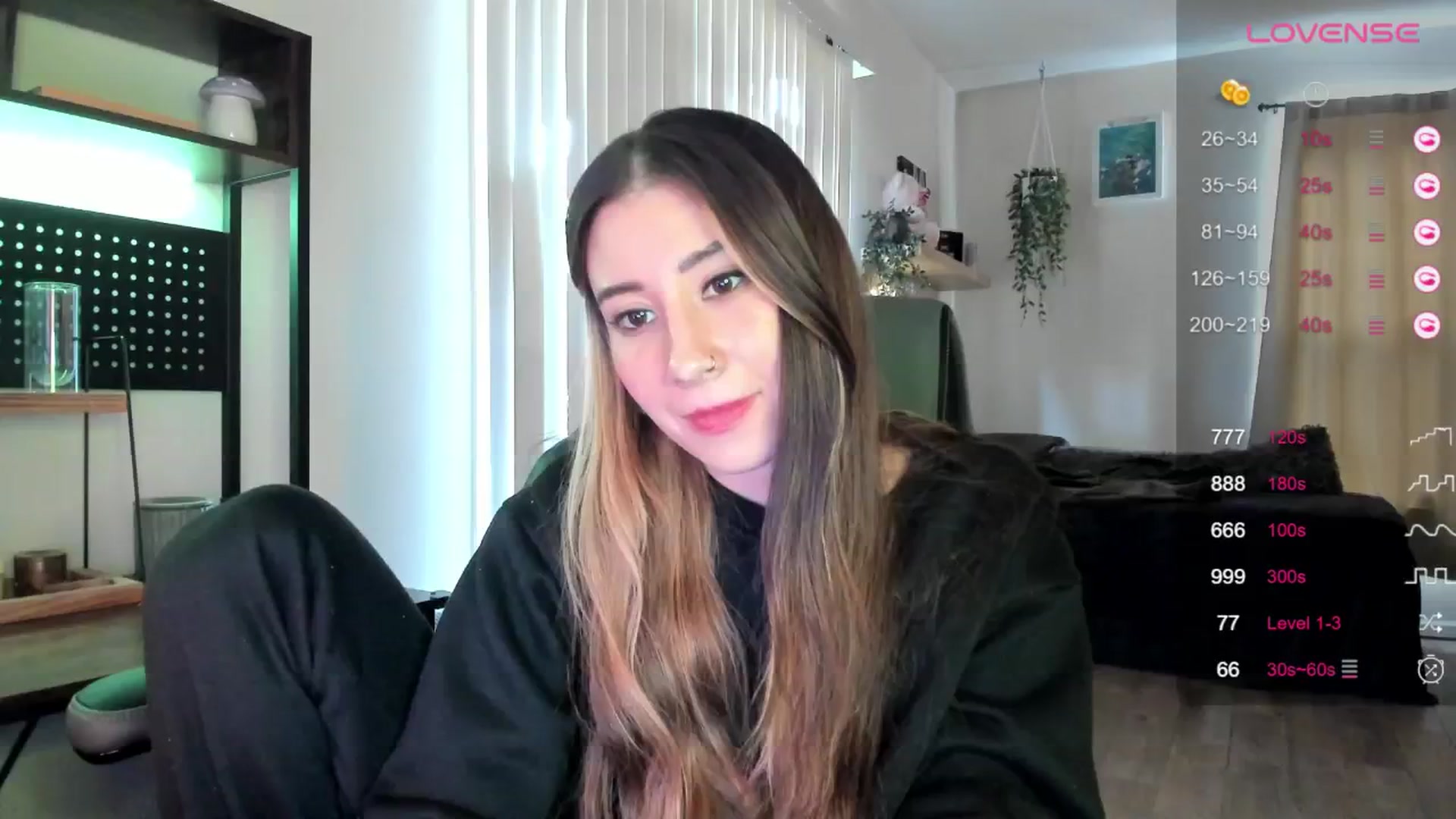 Gallery image thumbnail from killerloryy's myfreecams stream on, 04/25/2024, 19:06 image 4 of 20