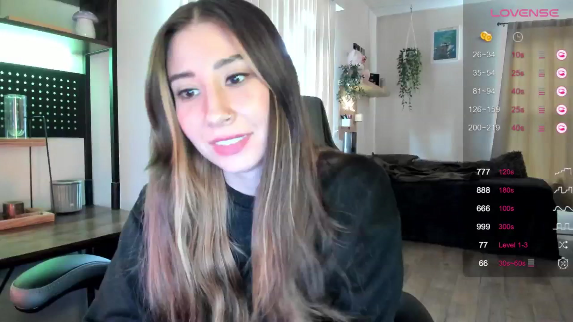 Gallery image thumbnail from killerloryy's myfreecams stream on, 04/25/2024, 19:06 image 8 of 20